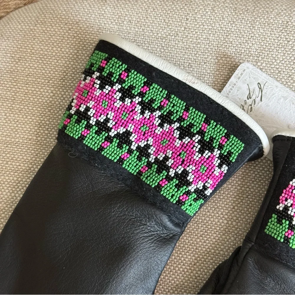 Astis house finch leather beaded mittens
